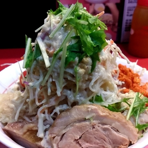 「【期間限定】冷やし中華（全マシ・ガリマヨ）＋豚追加1枚」@千里眼の写真