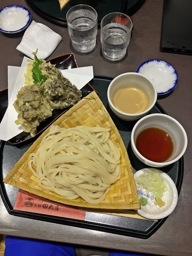 「大盛り二色うどん+舞茸天ぷら¥1600」@元祖 田丸屋の写真