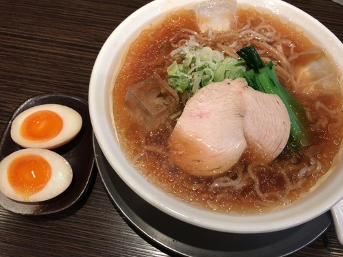 「冷やしラーメン（醤油）800円＋味玉120円」@麺匠ぼんてんの写真