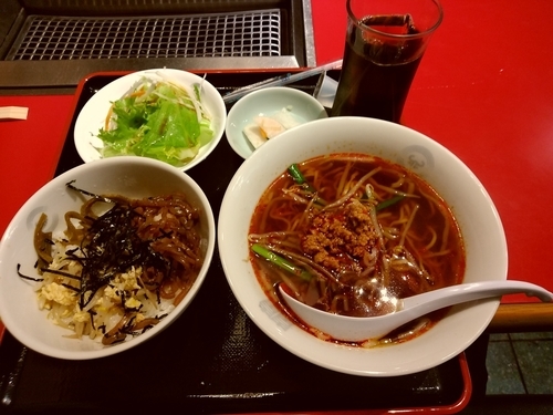「日替ランチ(台湾ラーメン＋三色丼)620円」@朝鮮飯店 高崎駅西口店の写真