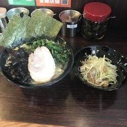 ラーメン キクラゲ ほうれん草 白髪ネギ