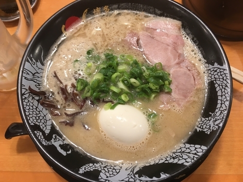 「味玉ラーメン+生ビール+餃子10ヶ／￥850+500+400」@博多一幸舎 池袋東口店の写真
