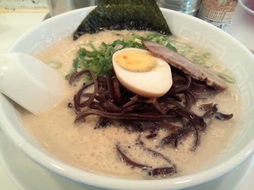 「拉麺（500円）」@博多天神 新宿東口駅前店の写真