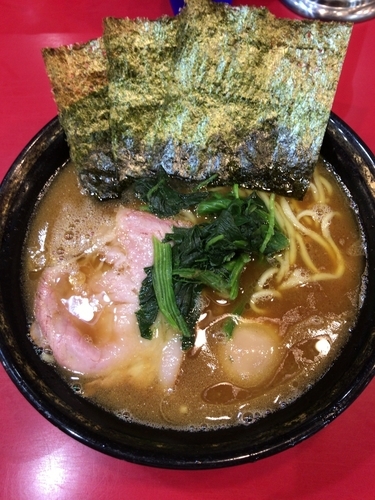 「ラーメン 中 硬め 脂多め 味玉」@家系総本山 ラーメン吉村家の写真