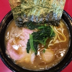 ラーメン 中 硬め 脂多め 味玉