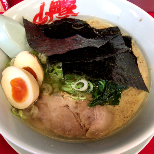 「醤油ラーメン　640円　味玉　0円」@ラーメン山岡家 足利店の写真