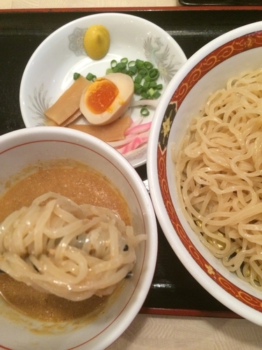 「ざる冷やしつけ麺(胡麻だれ)」@中華食堂 一番館 新宿歌舞伎町店の写真
