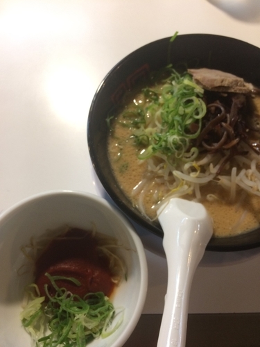 「辛とんこつラーメン」@博多天神 新宿御苑店の写真