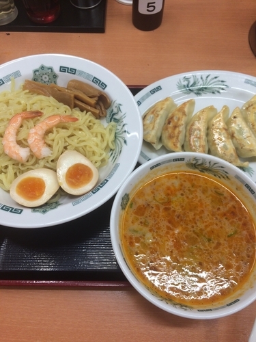 「エビ辛とんこつつけ麺＋餃子」@日高屋 新宿靖国通店の写真