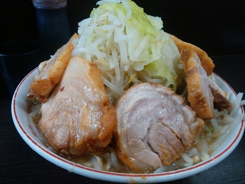 「小豚（ニンニク）」@ラーメン二郎 川越店の写真