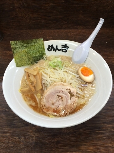 「豚骨醤油背脂らーめん 650円」@屋台らーめん めん吉 新松戸店の写真