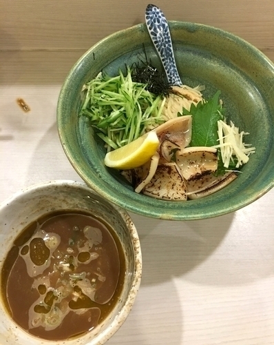 「[夏季/夜限定] 烏賊のつけそば ￥850 with 冷酒」@麺処 きなりの写真