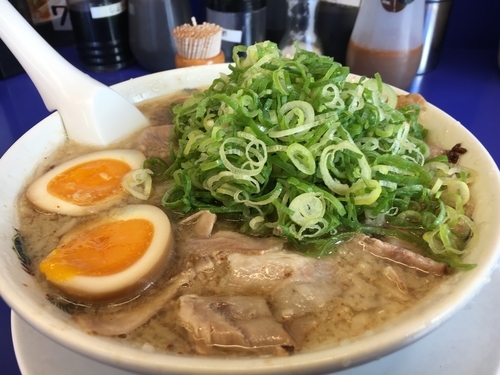 「背脂醤油味 味玉チャーシュー874円」@来来亭 大橋店の写真