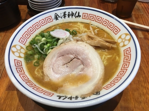 「豚骨味噌らーめん」@金澤濃厚豚骨ラーメン 神仙 品達品川店の写真