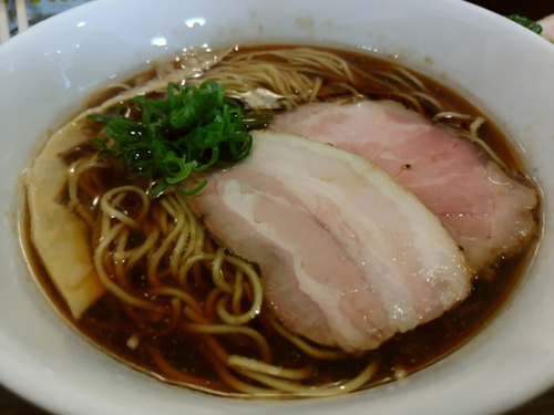 「醤油ラーメン680円＋チャーシュー＋ビール」@かしわぎの写真