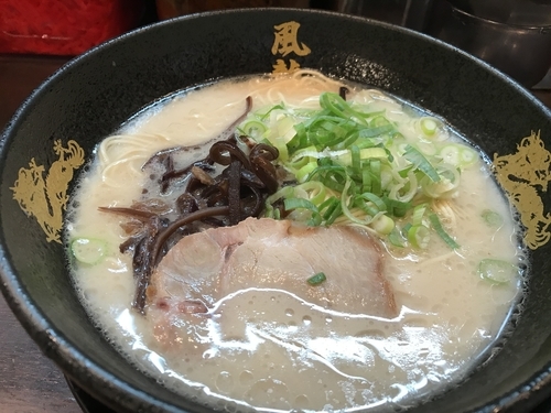 「とんこつラーメン」@とんこつラーメン博多風龍 上野店の写真