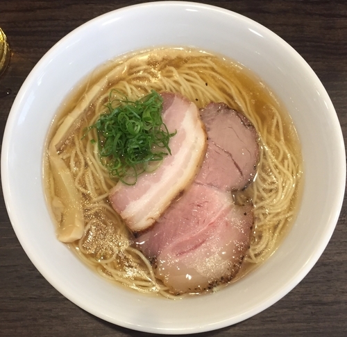 「塩ラーメン680円+チャーシュー250円+ビンビール500円」@かしわぎの写真
