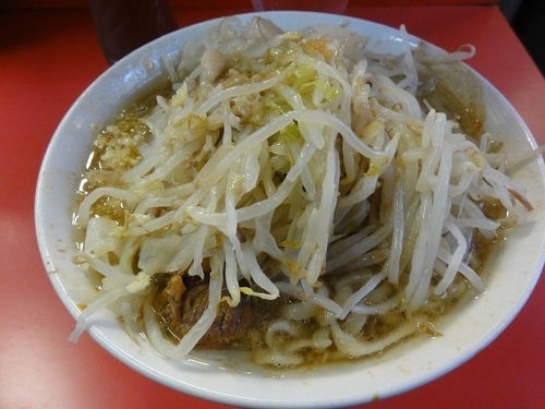 「ラーメン600円　麺硬め　ニンニク　脂」@ラーメン二郎 三田本店の写真