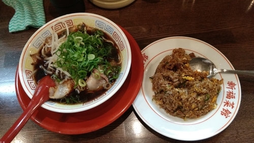 「らーめんとチャーハン」@新福菜館 麻布十番店の写真