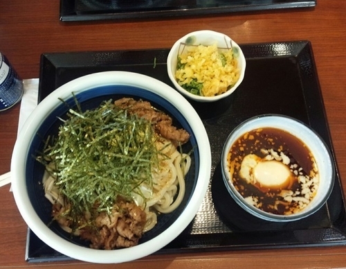 「旨辛肉つけうどん大盛790円モバイルクーポン50円引」@丸亀製麺 山形店の写真