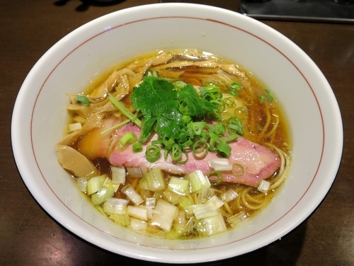 「地鶏中華そば ８００円 ※醤油」@麺や 虎徹の写真