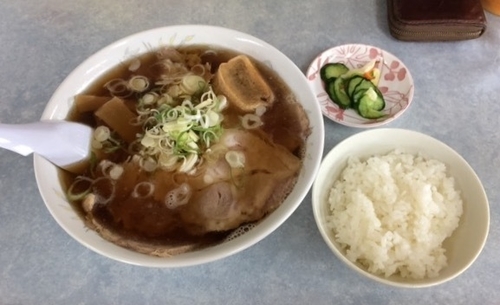 「手打ち650円+チャーシュー200円+半ライス100円」@文ちゃんラーメンの写真