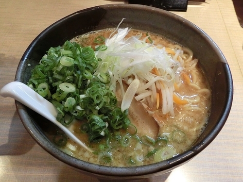 「赤唐神味噌らぁめん大盛+九条ネギ」@麺や鐙壱番の写真