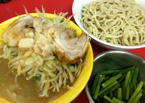 「小ラーメン＋ニンニクつけ麺＋ニンニクの芽　900円」@ラーメン二郎 茨城守谷店の写真