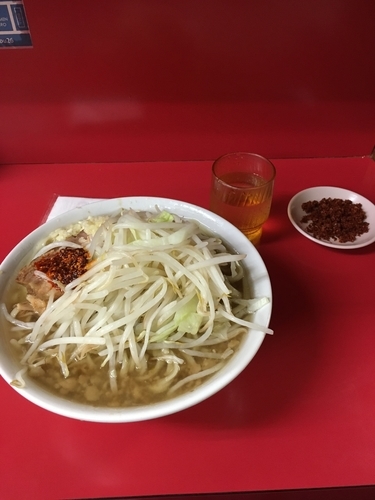「小ラーメン＋辛味（ラー油、にんにく、野菜）」@ラーメン二郎 千住大橋駅前店の写真