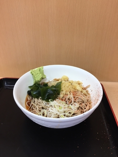「冷やしワカメたぬきそば」@梅もと 船橋店の写真