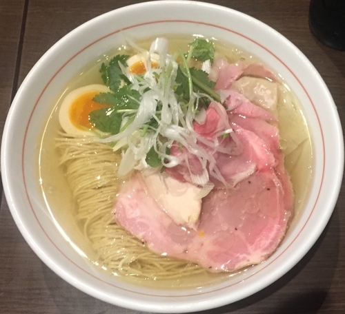 「特選ラーメン白1000円+ビール500円」@八咫烏の写真