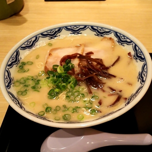 「博多らーめん」@由丸 八重洲仲通り店の写真