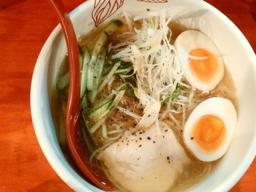 「冷たいしおらーめん＋味玉」@麺処 あす花の写真