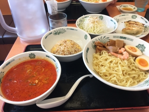 「期間限定 エビ辛 トンコツつけ麺 半チャーハン」@日高屋 川越宮元町店の写真