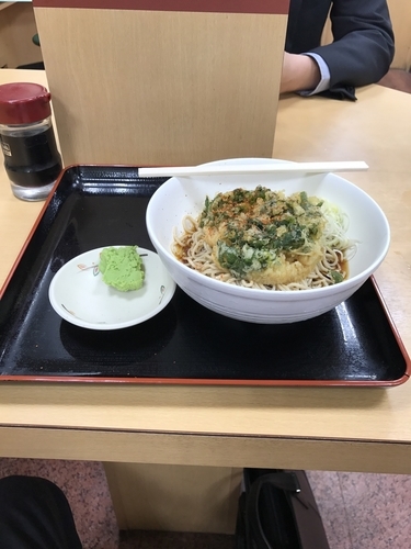 「冷やし春菊天そば」@梅もと 船橋店の写真
