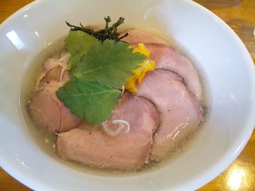 「帆立チャーシュー鯛塩らぁ麺　1100円」@らぁ麺 こむぎの写真