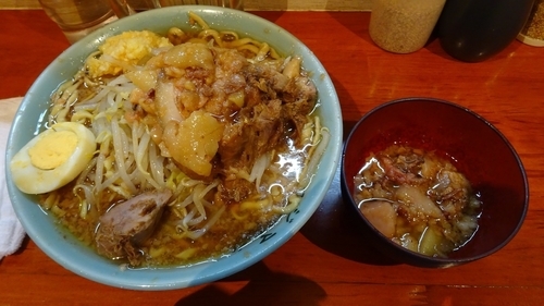 「ラーメン（850円）ニンニクアブラ」@ラーメン富士丸 西新井大師店の写真