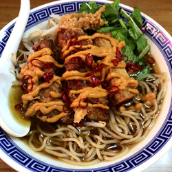 うまい唐揚げらーめん（スパイシートマトスタイル）750円