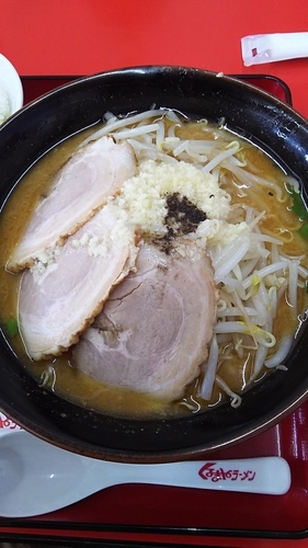 「味噌チャーシュー３枚＋もやしトッピング＋ニンニク多め」@くるまやラーメン 鹿浜店の写真
