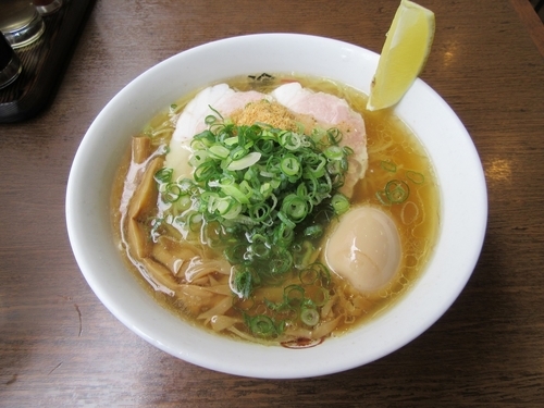 「限定　冷やし海老だし塩ラーメン（８５０円）＋味玉１２０円」@らーめん一途の写真