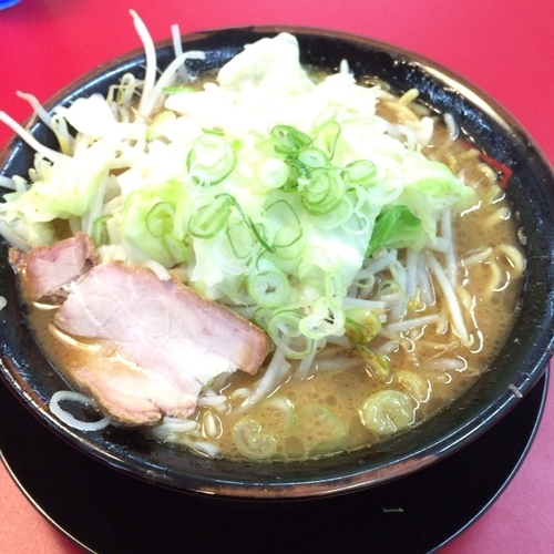 「野菜ラーメン＋中盛／濃い口（680円）」@家系ラーメン 王道家の写真
