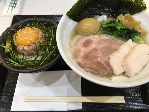 「特製鶏だし塩RAMEN&塩ユッケ丼」@RAMEN 火影 ラゾーナ川崎店の写真