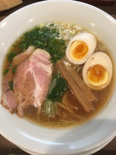 「醤油ラーメン味玉入り」@麺匠 きくちの写真