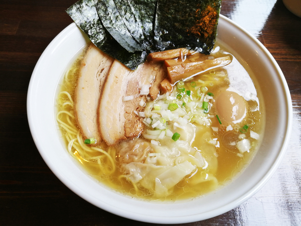 白醤油らーめん+特製4点盛り