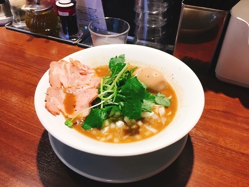 「濃厚烏賊煮干中華そば 醤油 味玉＋そのまま食べられる替え玉」@麺屋 ねむ瑠の写真