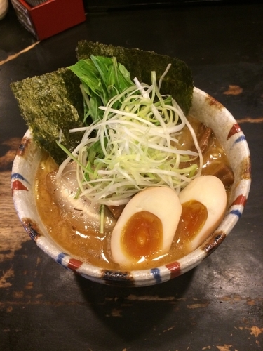 「豚骨魚介 特製らぁめん 900円」@上野 戸みら伊本舗の写真