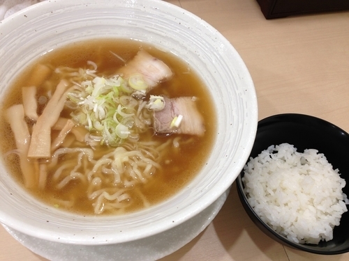 「喜多方ラーメン（熟成醤油）＋サービスライス」@会津北方 春待堂の写真