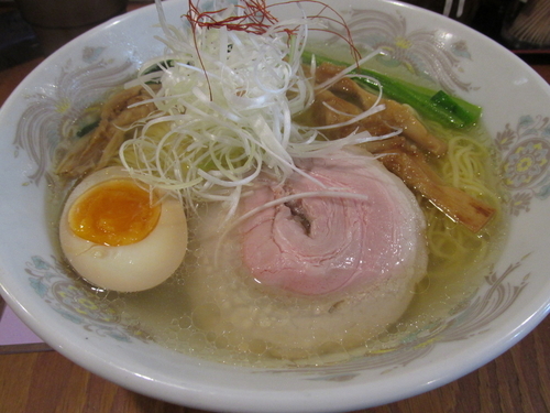 「鶏だし塩ラーメン　「750円」」@呑屋 まる星の写真