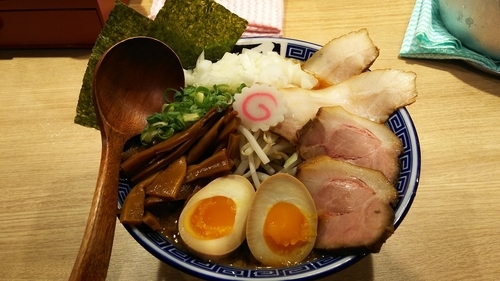 「特背脂醤油ラーメン」@風は南から 学芸大学店の写真