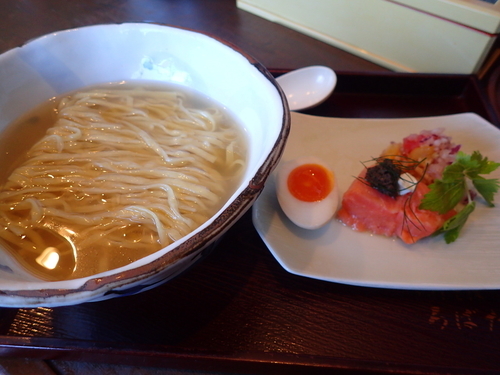 「【気まぐれ限定】八幡平サーモンの塩冷やしそば」@南部屋 路ばたの写真